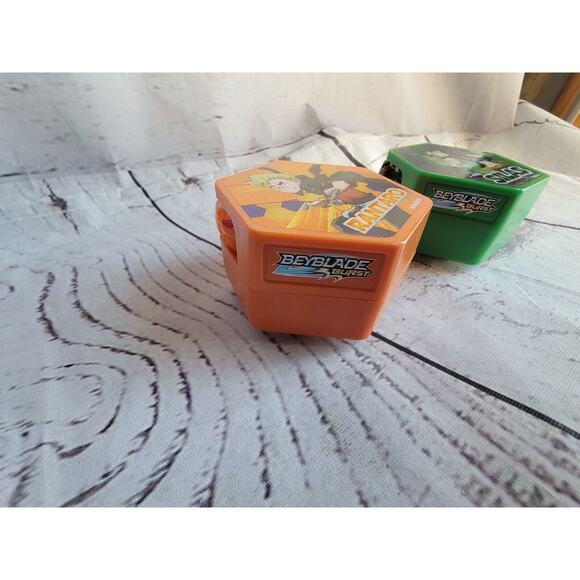 BeyBlade Burst - 2020 McDonalds Happy Meal - Rantaro And Silas - Picture 4 of 10